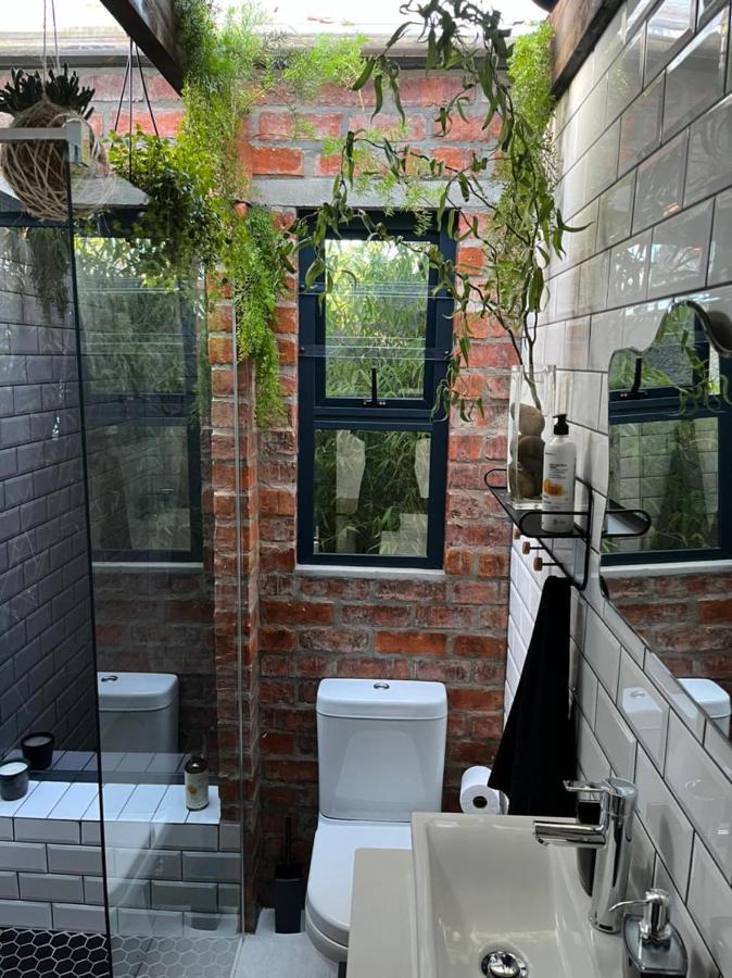 The Secret Garden Hideaway Apartment มอสเซิลเบย์ ภายนอก รูปภาพ