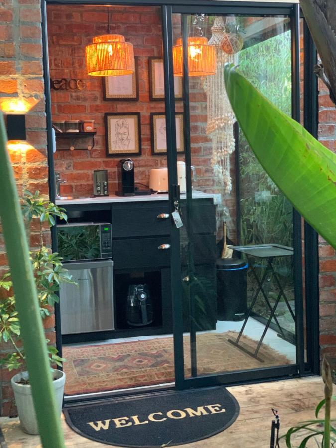The Secret Garden Hideaway Apartment มอสเซิลเบย์ ภายนอก รูปภาพ