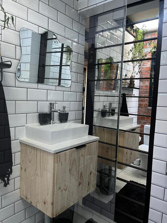 The Secret Garden Hideaway Apartment มอสเซิลเบย์ ภายนอก รูปภาพ