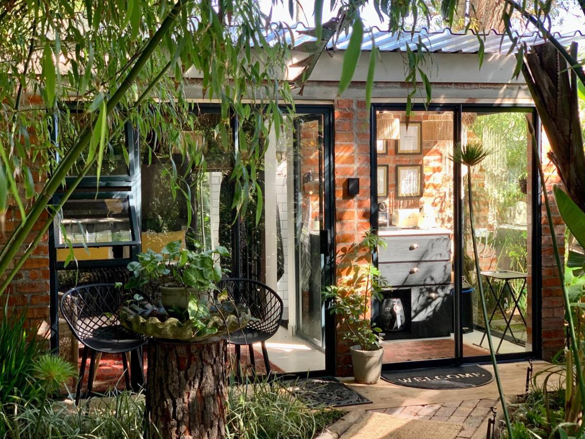 The Secret Garden Hideaway Apartment มอสเซิลเบย์ ภายนอก รูปภาพ