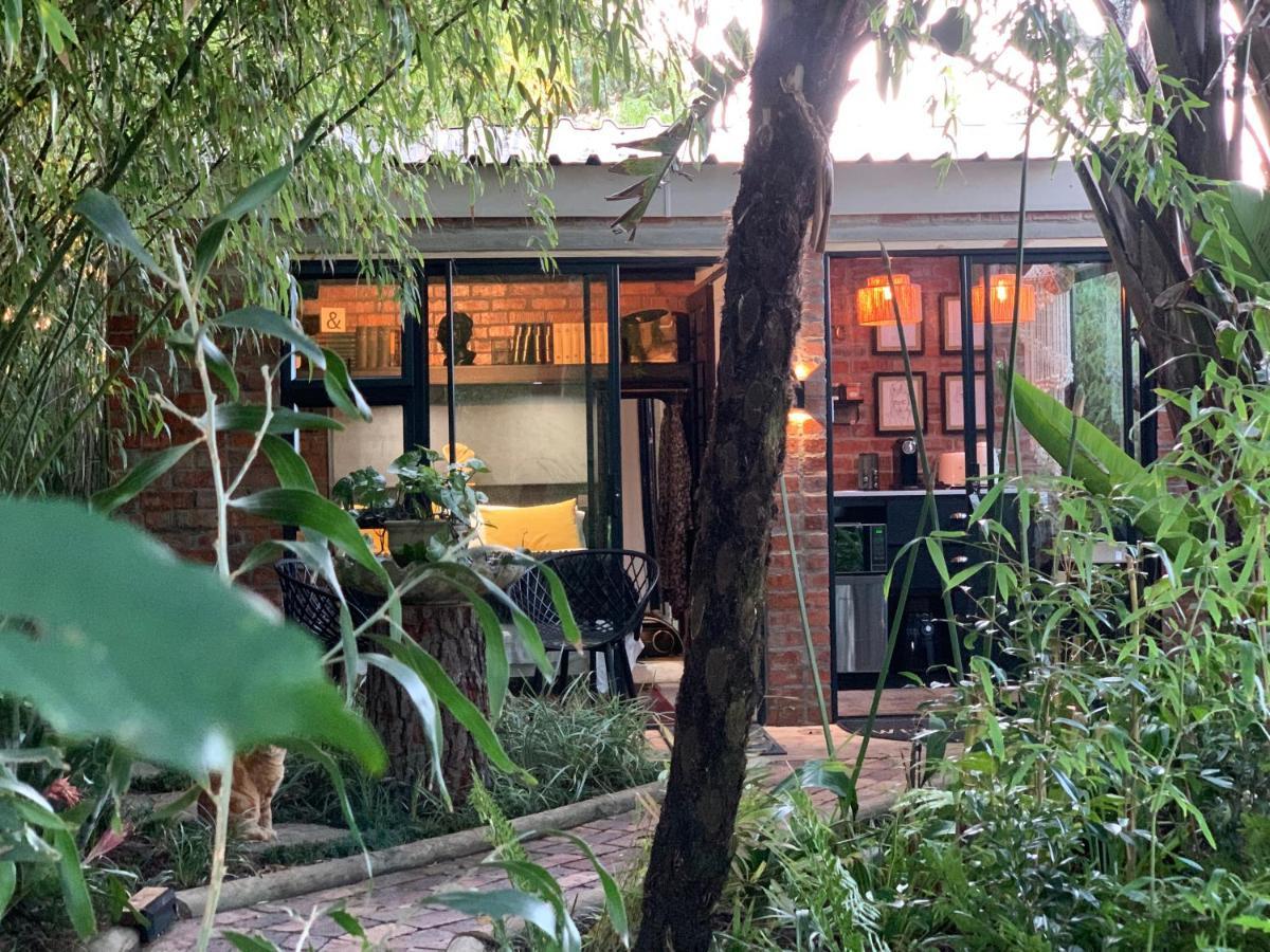 The Secret Garden Hideaway Apartment มอสเซิลเบย์ ภายนอก รูปภาพ